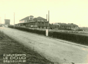 Vue générale de l'abattoir, boulevard Foch, années 1940. Archives Municipales Bressuire
